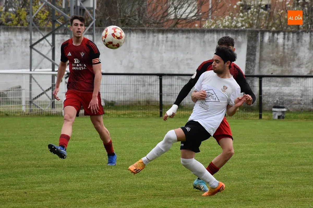 Foto 6 - Enorme partido sin premio del Senior del Ciudad Rodrigo ante el Mirand&eacute;s B