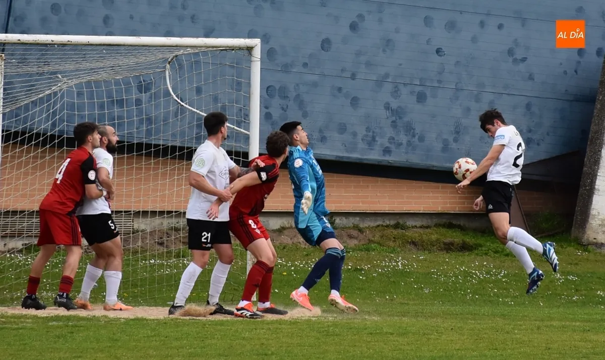 Foto 11 - Enorme partido sin premio del Senior del Ciudad Rodrigo ante el Mirand&eacute;s B
