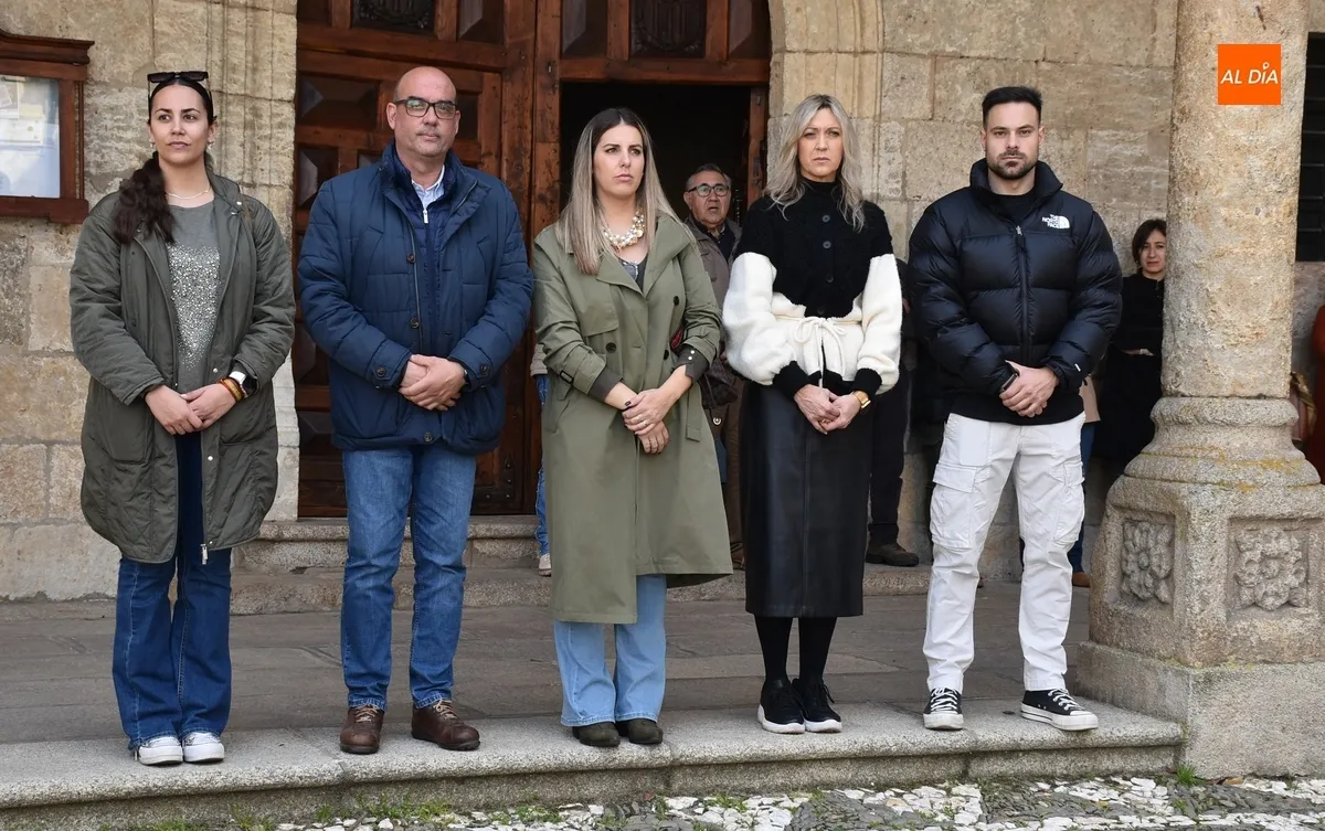 Foto 2 - Ciudad Rodrigo guarda un minuto de silencio por los cinco mineros fallecidos en Asturias