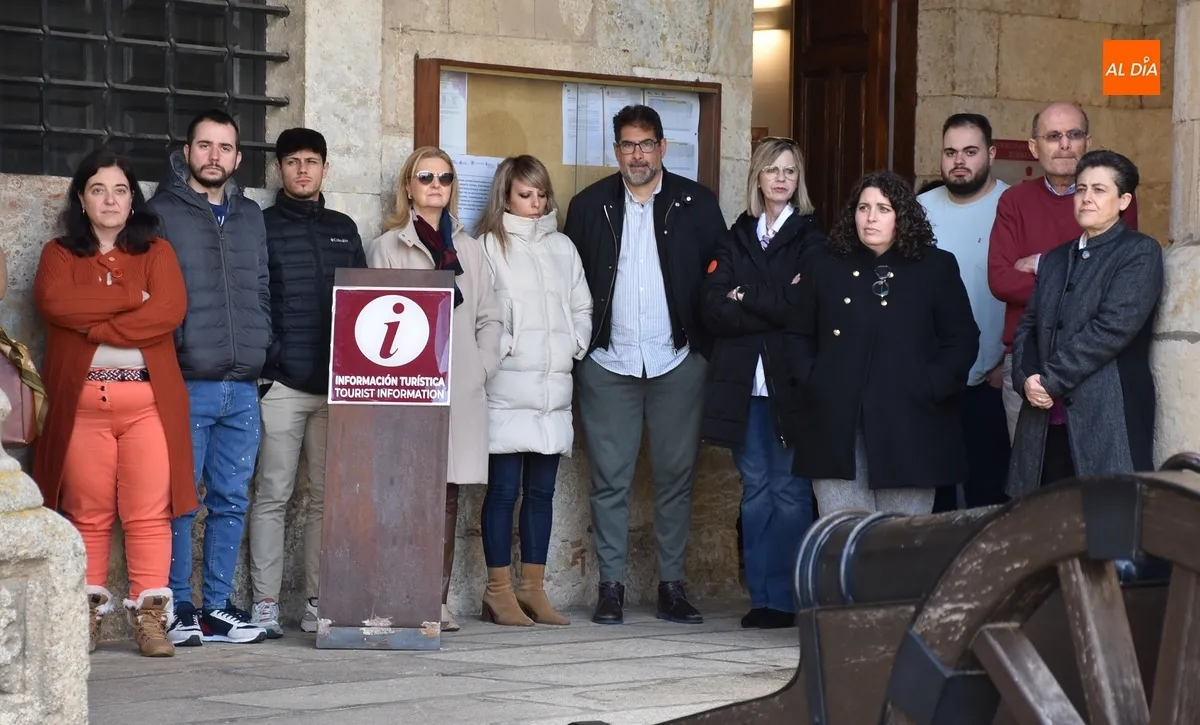 Foto 3 - Ciudad Rodrigo guarda un minuto de silencio por los cinco mineros fallecidos en Asturias