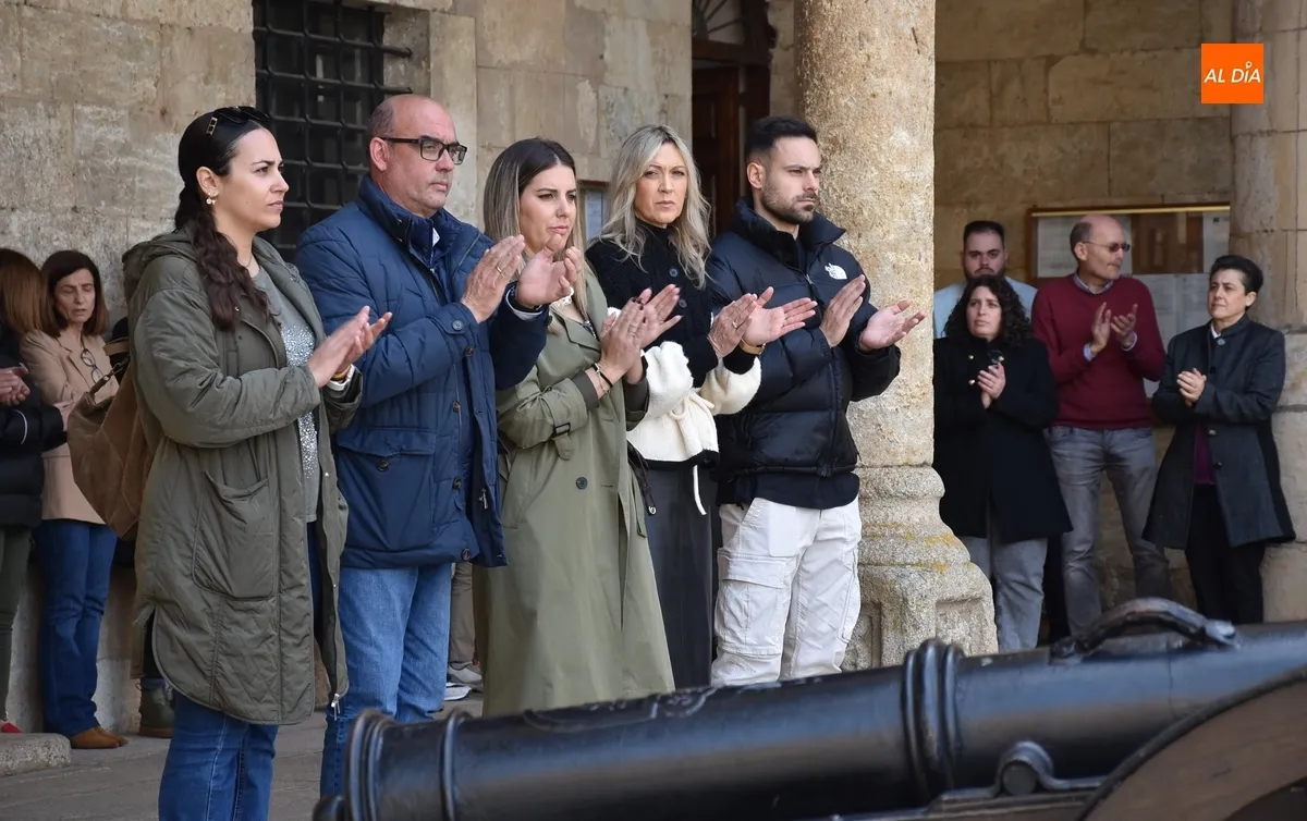 Foto 5 - Ciudad Rodrigo guarda un minuto de silencio por los cinco mineros fallecidos en Asturias