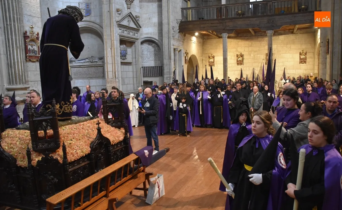 Foto 3 - El Nazareno nombra Cofrades Honor&iacute;ficas a Carmen y To&ntilde;i &Aacute;lvarez