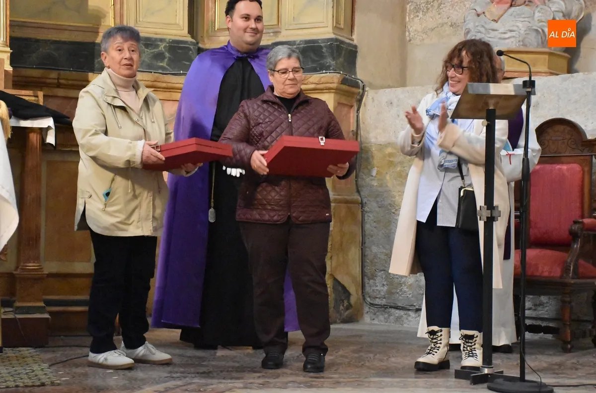 Foto 5 - El Nazareno nombra Cofrades Honor&iacute;ficas a Carmen y To&ntilde;i &Aacute;lvarez