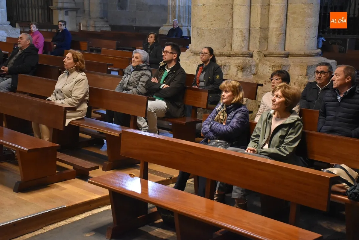 Foto 4 - Arranca la novena de La Soledad, que todav&iacute;a no ha podido ser colocada en su carroza