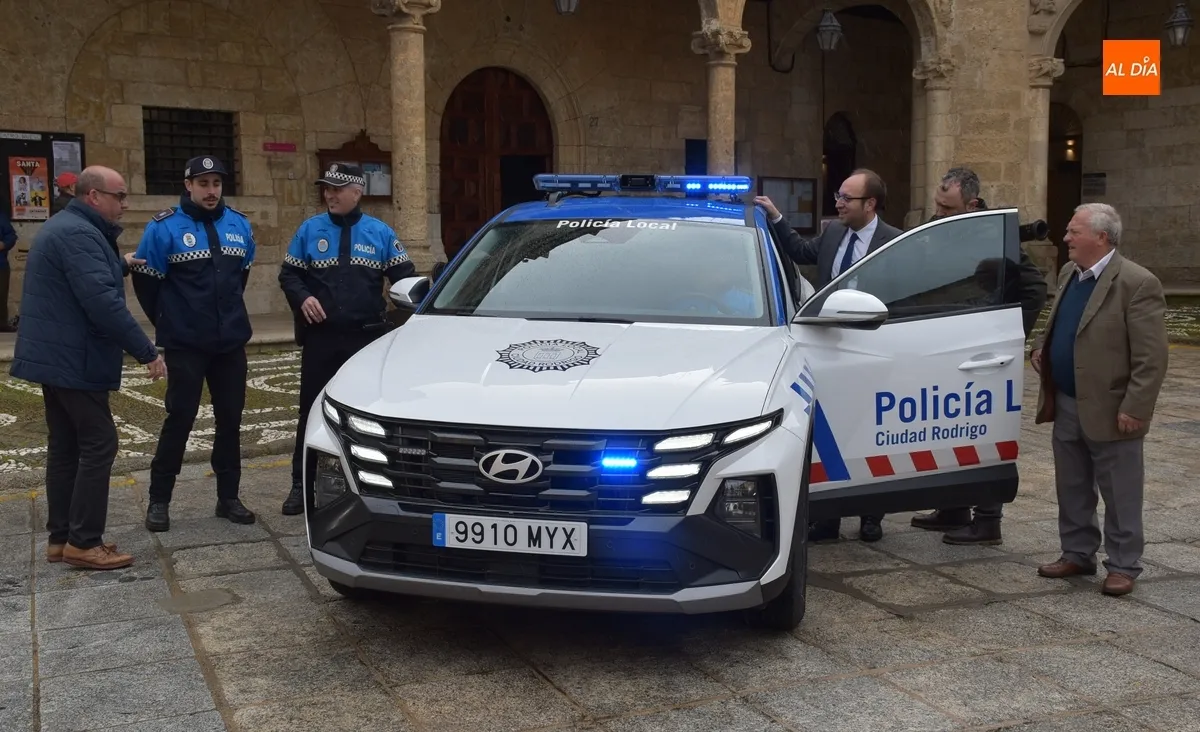 Foto 2 - La Polic&iacute;a Local de Ciudad Rodrigo incorpora un nuevo veh&iacute;culo de tipo h&iacute;brido