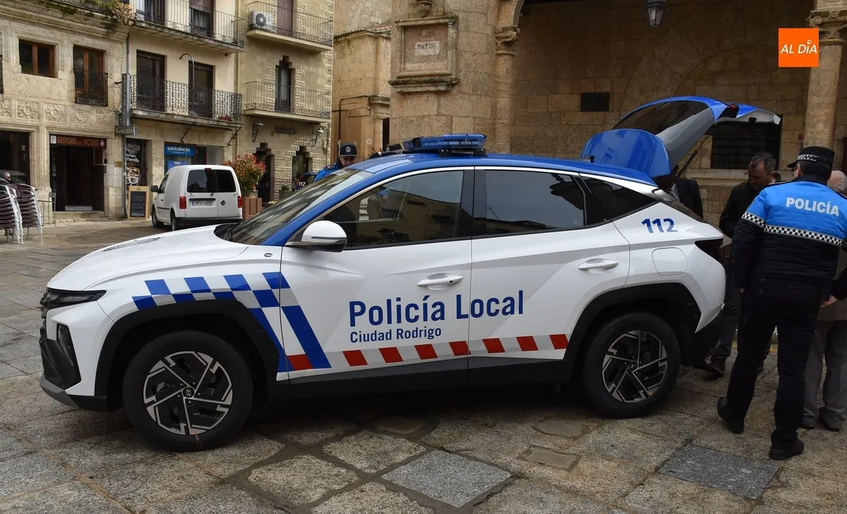 Foto 3 - La Polic&iacute;a Local de Ciudad Rodrigo incorpora un nuevo veh&iacute;culo de tipo h&iacute;brido