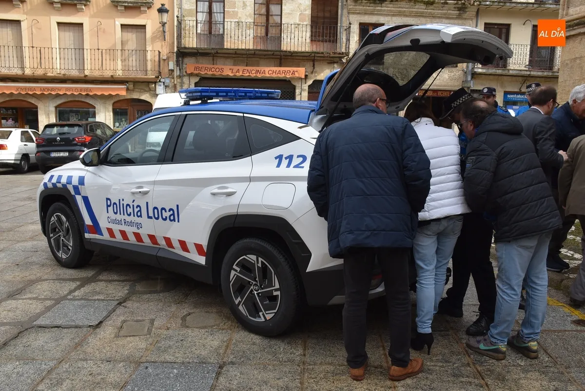 Foto 4 - La Polic&iacute;a Local de Ciudad Rodrigo incorpora un nuevo veh&iacute;culo de tipo h&iacute;brido