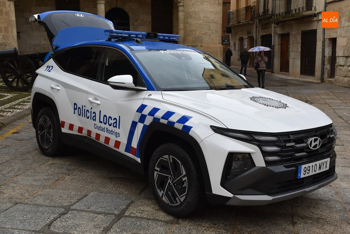 Foto 6 - La Polic&iacute;a Local de Ciudad Rodrigo incorpora un nuevo veh&iacute;culo de tipo h&iacute;brido