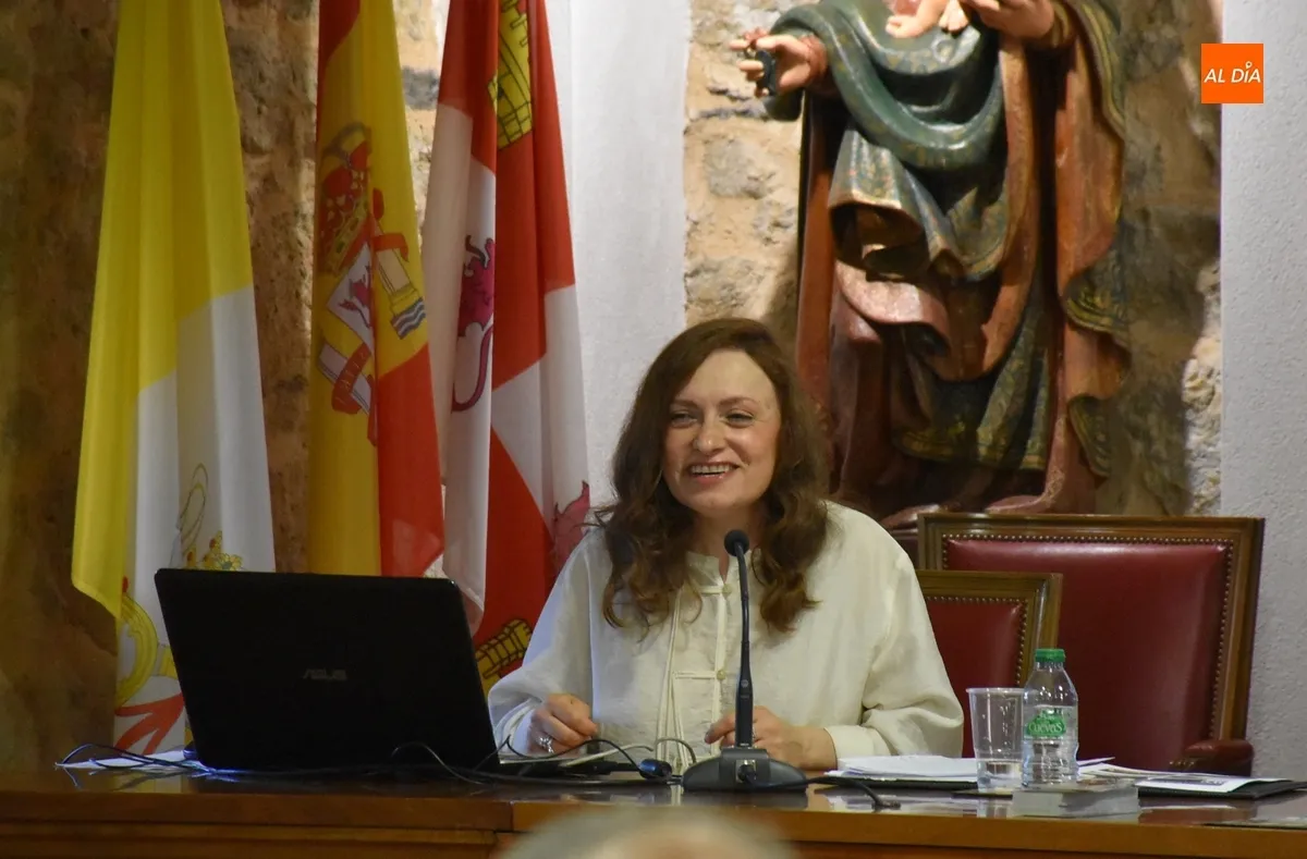 Foto 4 - El ciclo sobre Patrimonio Ausente recala en Mir&oacute;briga con una sesi&oacute;n sobre el retablo de la Catedral