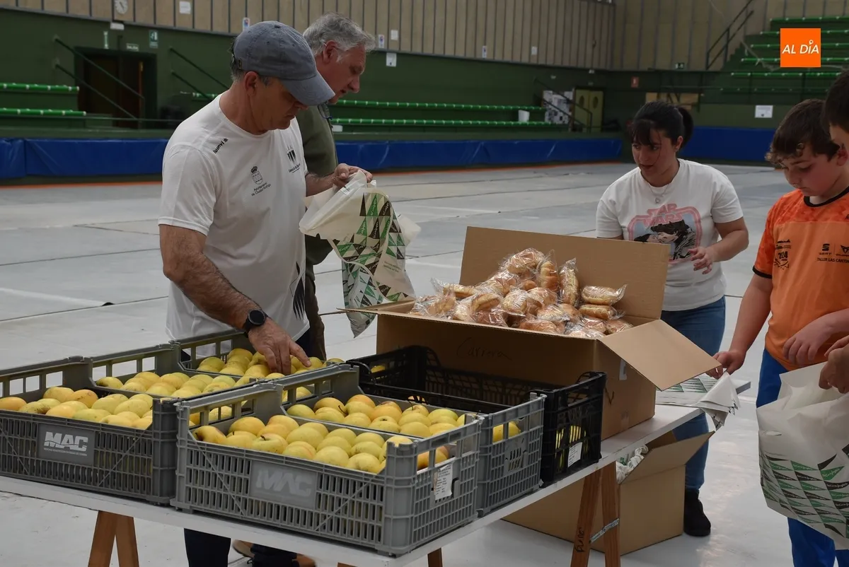 Foto 5 - Preparadas las bolsas del corredor que recibir&aacute;n los participantes en la Media Marat&oacute;n