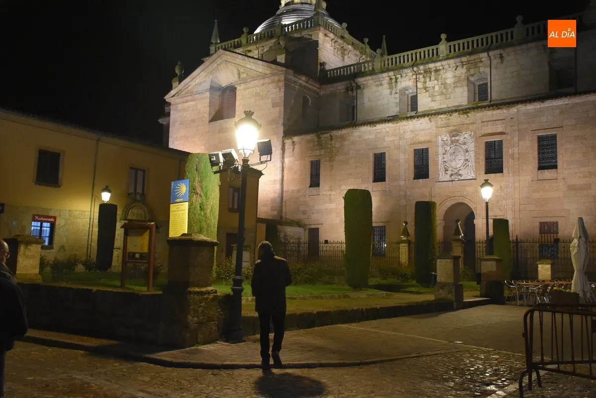 Foto 5 - Puesta de largo de la nueva iluminaci&oacute;n del recinto amurallado de Ciudad Rodrigo