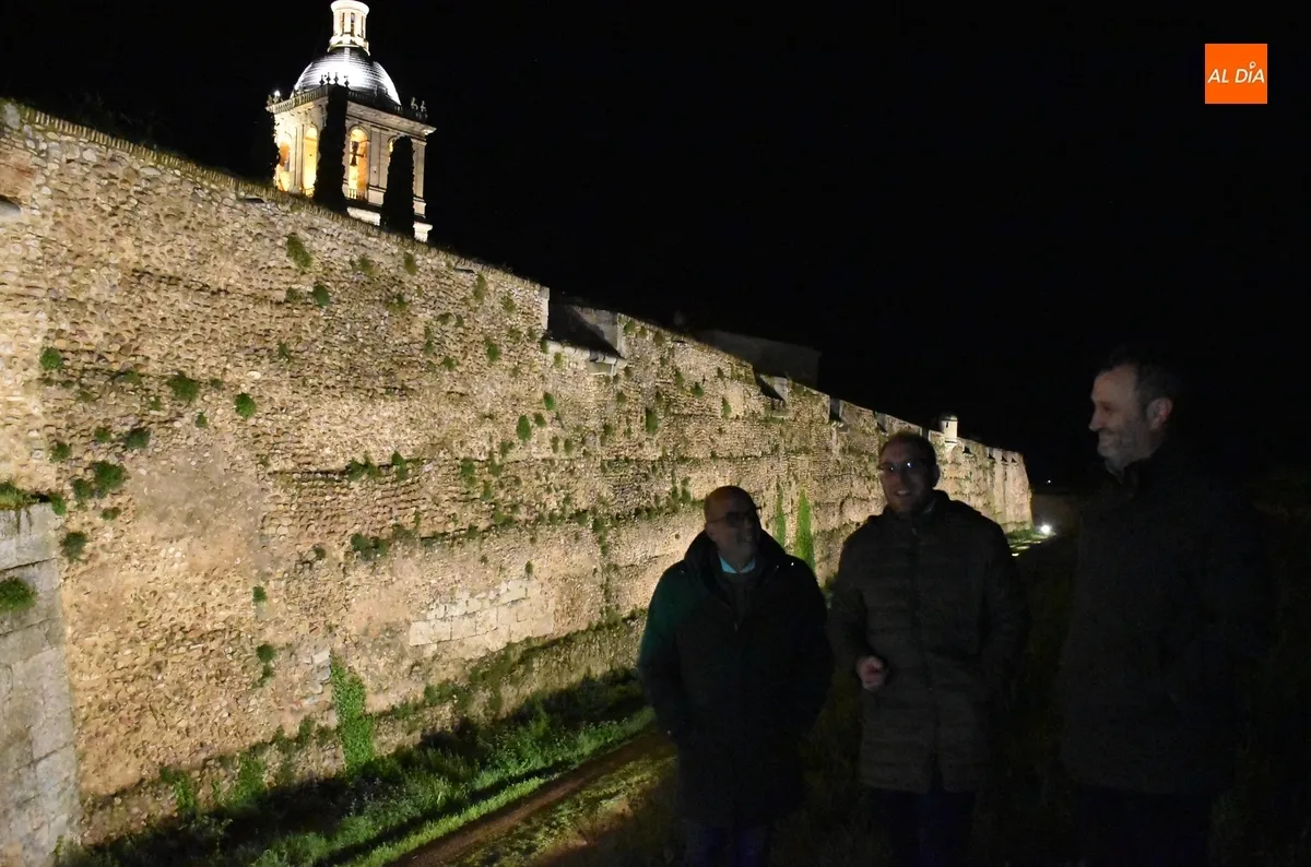 Foto 8 - Puesta de largo de la nueva iluminaci&oacute;n del recinto amurallado de Ciudad Rodrigo