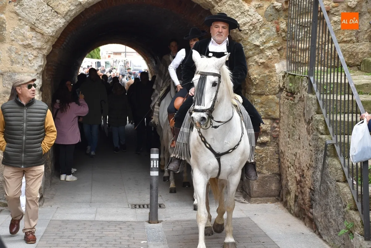 Foto 2 - Las calles del centro hist&oacute;rico se impregnan de esp&iacute;ritu charro con calesa incluida
