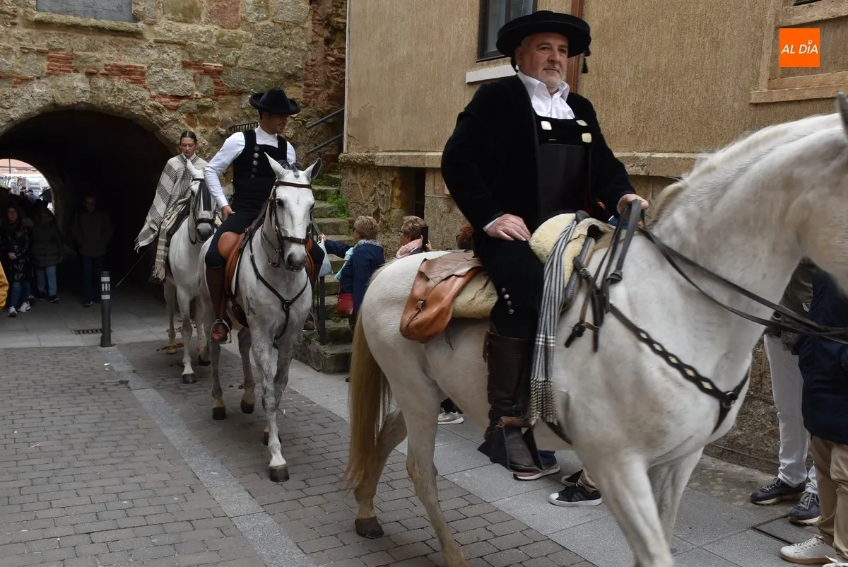Foto 3 - Las calles del centro hist&oacute;rico se impregnan de esp&iacute;ritu charro con calesa incluida