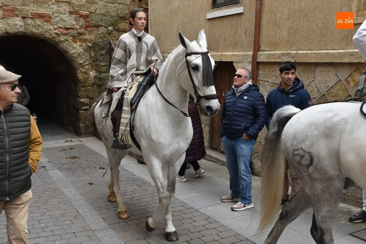 Foto 5 - Las calles del centro hist&oacute;rico se impregnan de esp&iacute;ritu charro con calesa incluida
