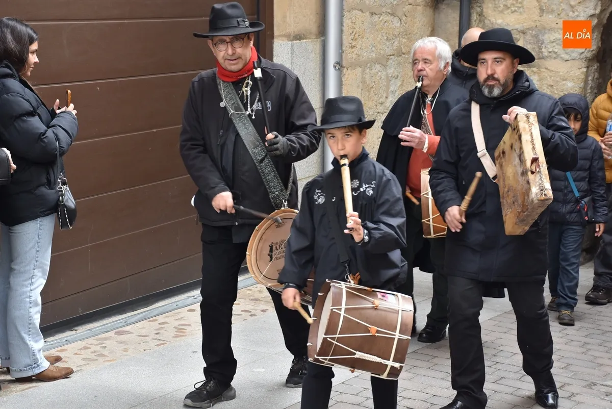 Foto 10 - Las calles del centro hist&oacute;rico se impregnan de esp&iacute;ritu charro con calesa incluida
