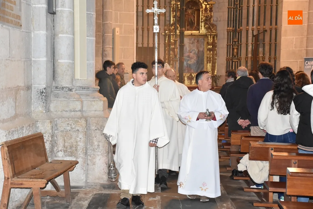 Foto 3 - Ampl&iacute;sima asistencia a la Misa de la Pascua de Resurrecci&oacute;n en la Seo mirobrigense