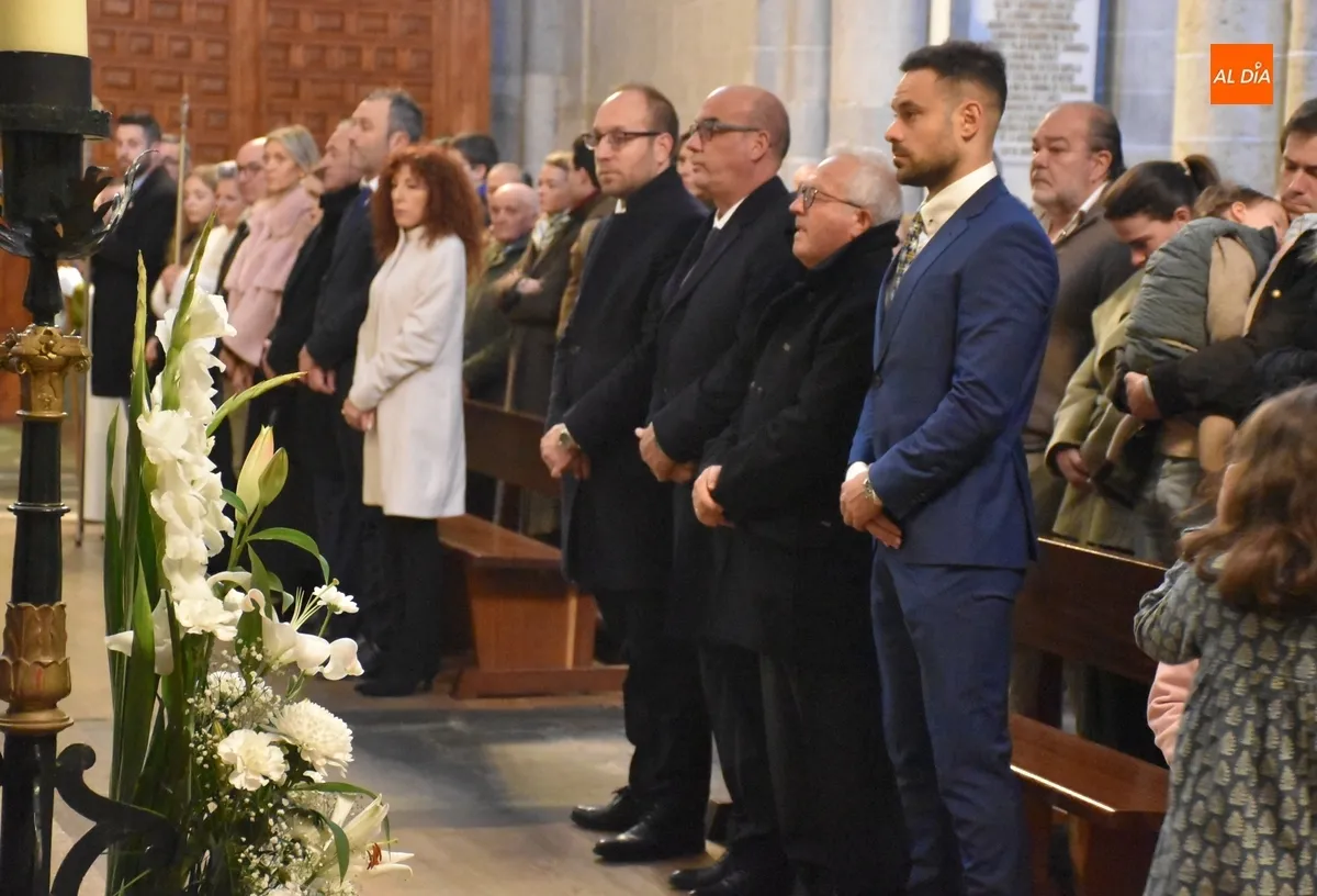 Foto 7 - Ampl&iacute;sima asistencia a la Misa de la Pascua de Resurrecci&oacute;n en la Seo mirobrigense