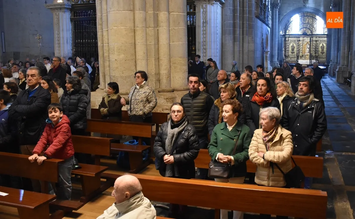 Foto 8 - Ampl&iacute;sima asistencia a la Misa de la Pascua de Resurrecci&oacute;n en la Seo mirobrigense