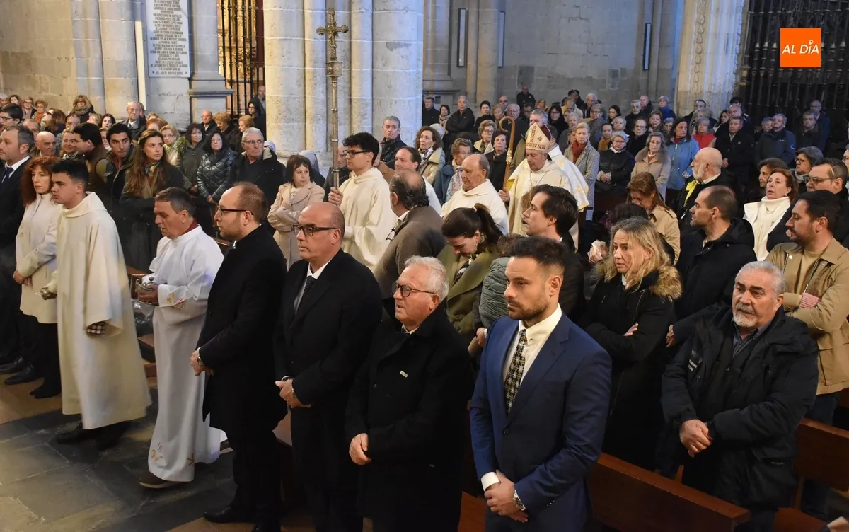 Foto 9 - Ampl&iacute;sima asistencia a la Misa de la Pascua de Resurrecci&oacute;n en la Seo mirobrigense