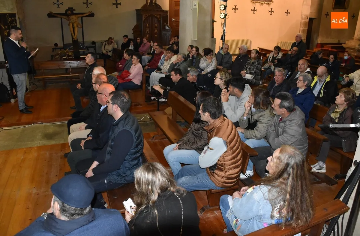 Foto 3 - La Cofrad&iacute;a del Silencio descubre y bendice la S&aacute;bana Santa de su Cristo