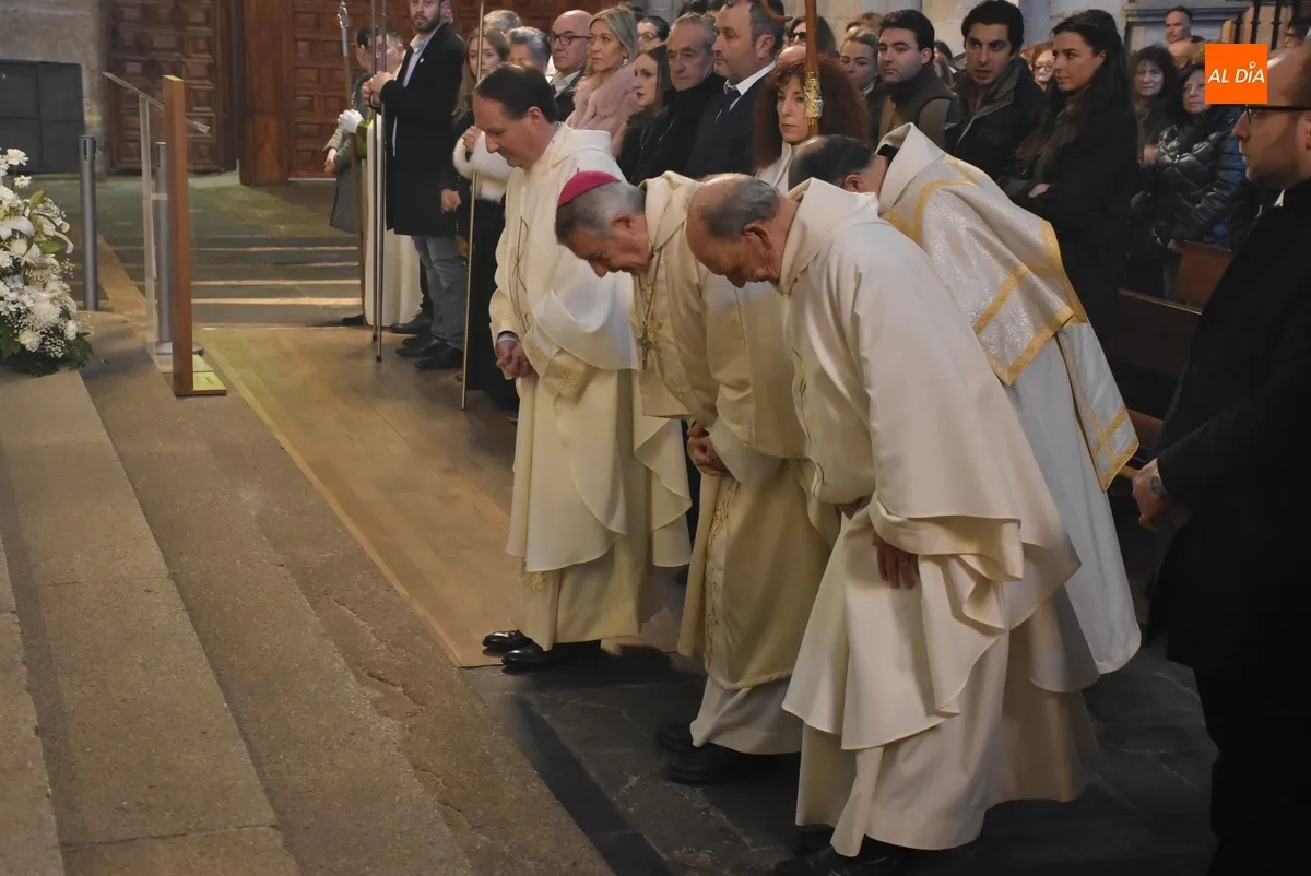 Foto 10 - Ampl&iacute;sima asistencia a la Misa de la Pascua de Resurrecci&oacute;n en la Seo mirobrigense