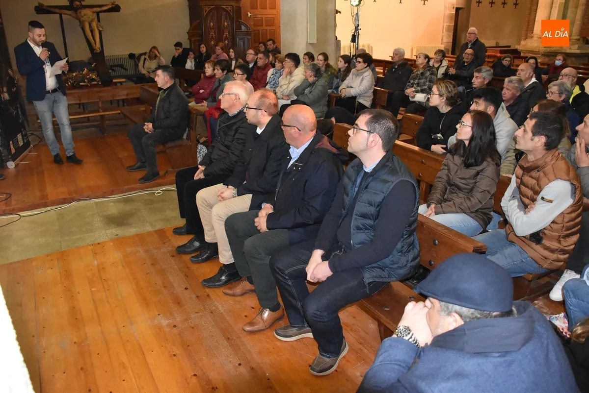 Foto 5 - La Cofrad&iacute;a del Silencio descubre y bendice la S&aacute;bana Santa de su Cristo