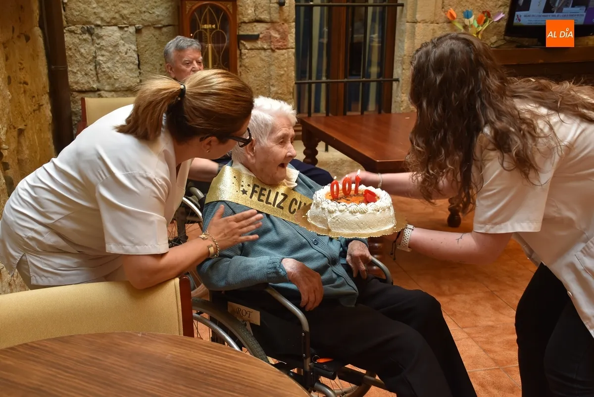 Foto 2 - Paca Mateos Hern&aacute;ndez, nueva centenaria en la Residencia Obispo T&eacute;llez