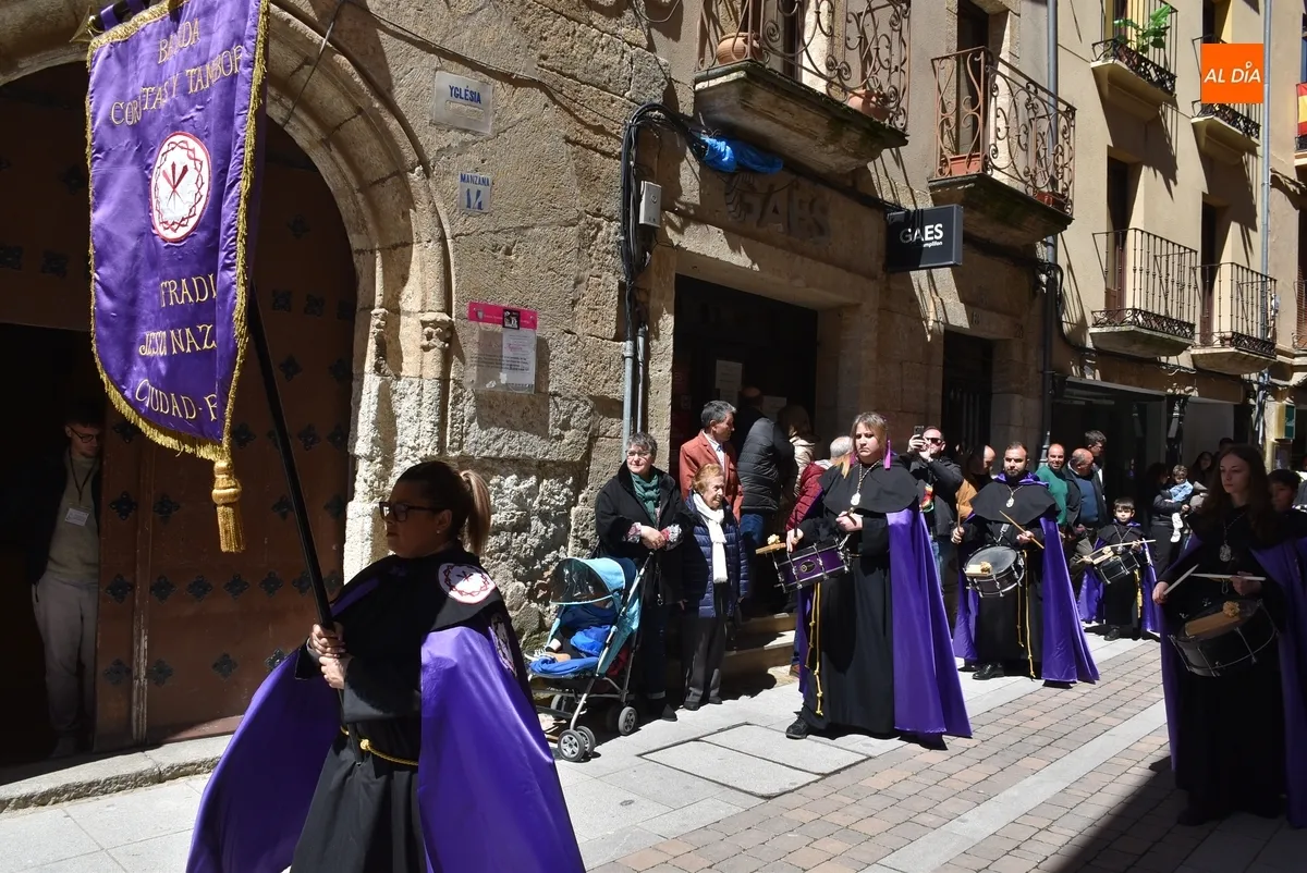Foto 7 - El Reloj Suelto se suma al triunfal encuentro en la abarrotada Plaza Mayor del Resucitado y La Dolorosa
