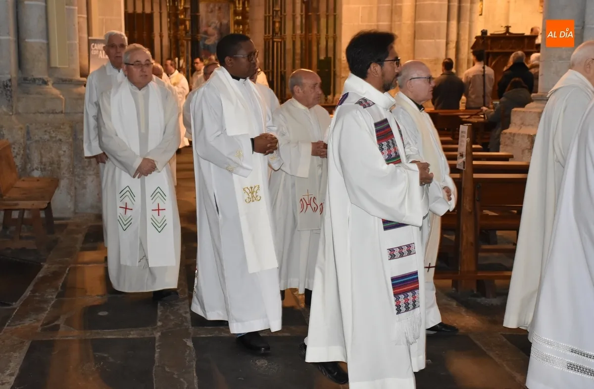 Foto 4 - Bendecidos los santos &oacute;leos que ser&aacute;n empleados en las celebraciones en el territorio diocesano