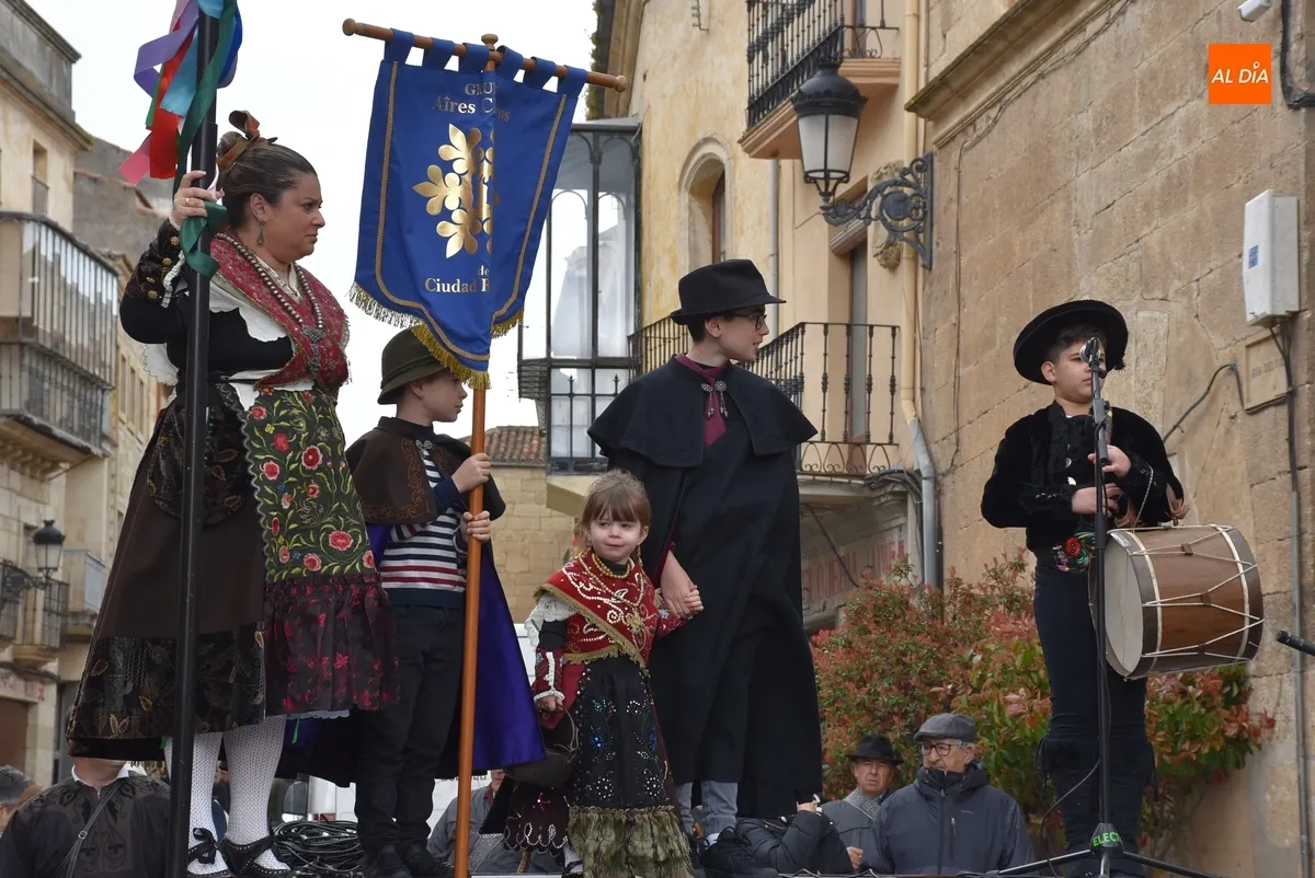 Foto 6 - Unos jovenc&iacute;simos debutantes encandilan en el festival matinal de La Charrada