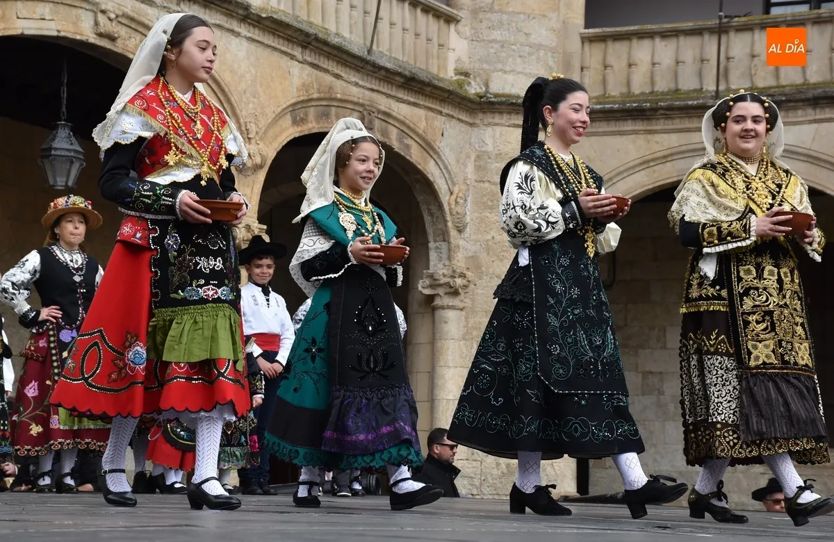Foto 8 - Unos jovenc&iacute;simos debutantes encandilan en el festival matinal de La Charrada