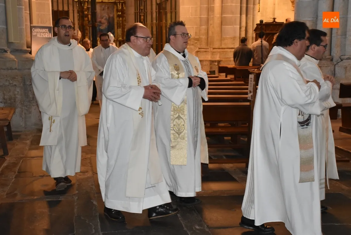 Foto 10 - Bendecidos los santos &oacute;leos que ser&aacute;n empleados en las celebraciones en el territorio diocesano