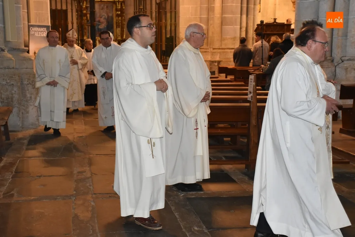 Foto 11 - Bendecidos los santos &oacute;leos que ser&aacute;n empleados en las celebraciones en el territorio diocesano