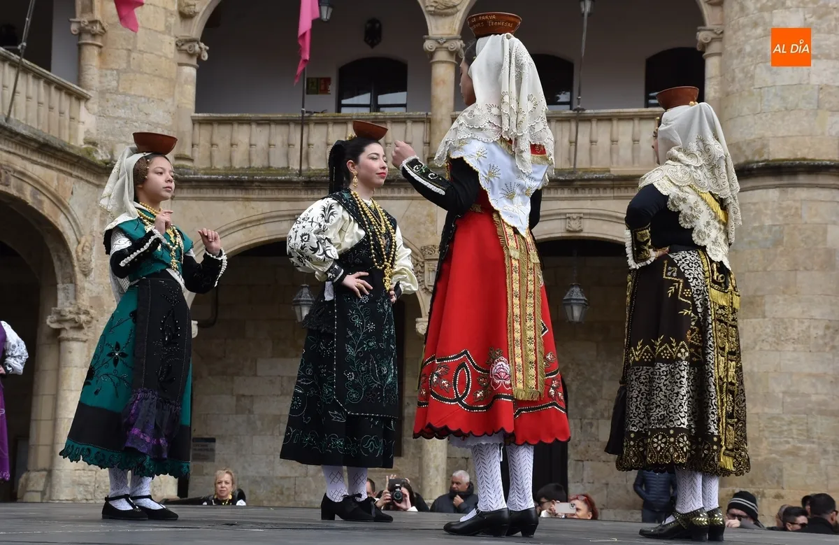 Foto 10 - Unos jovenc&iacute;simos debutantes encandilan en el festival matinal de La Charrada