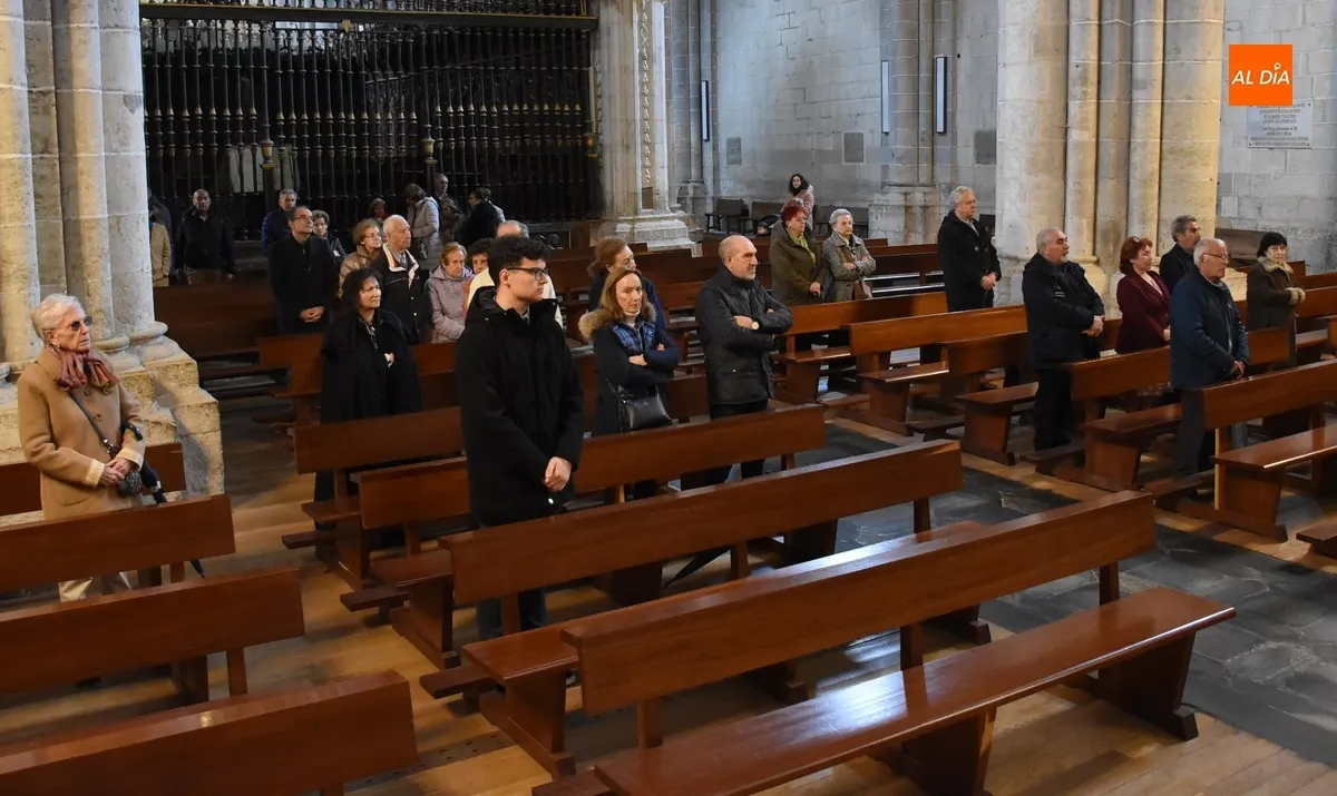 Foto 4 - La Catedral reza el viacrucis en la se&ntilde;alada jornada del Viernes Santo
