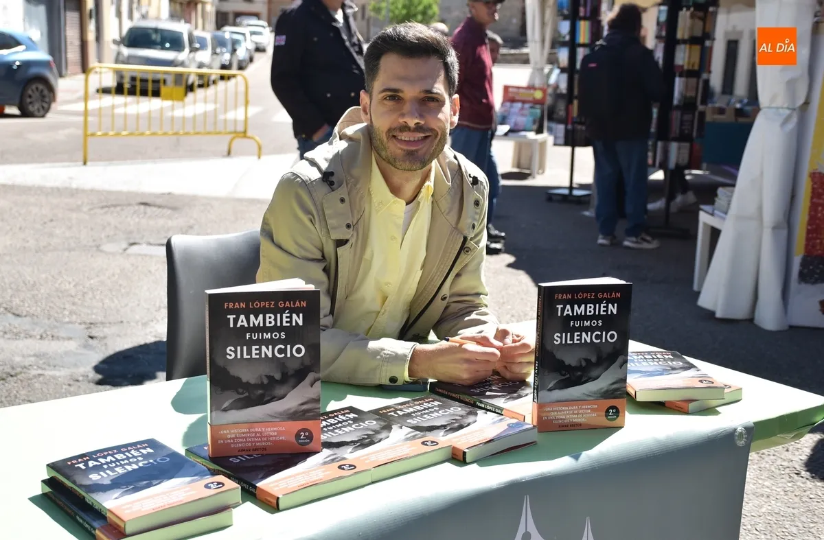Foto 3 - La musical lectura del Quijote sirve de eje a la animada ma&ntilde;ana sabatina de la Feria del Libro