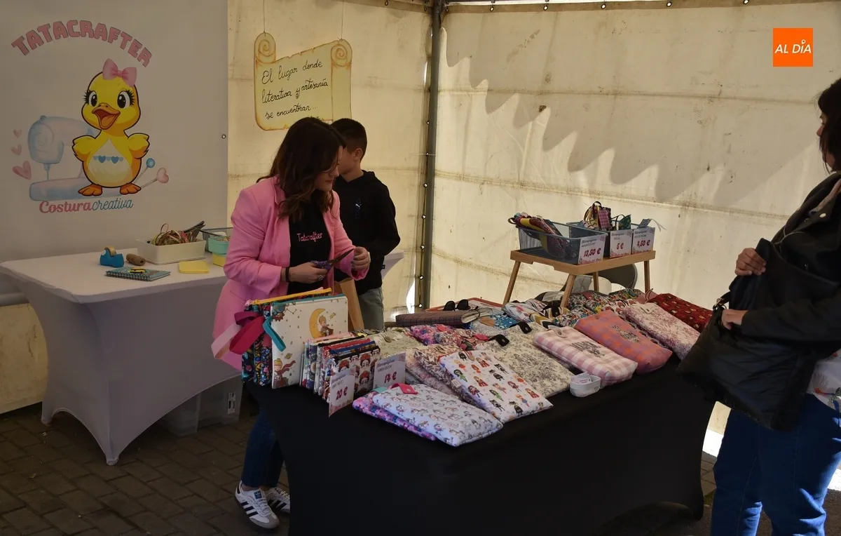 Foto 5 - La musical lectura del Quijote sirve de eje a la animada ma&ntilde;ana sabatina de la Feria del Libro
