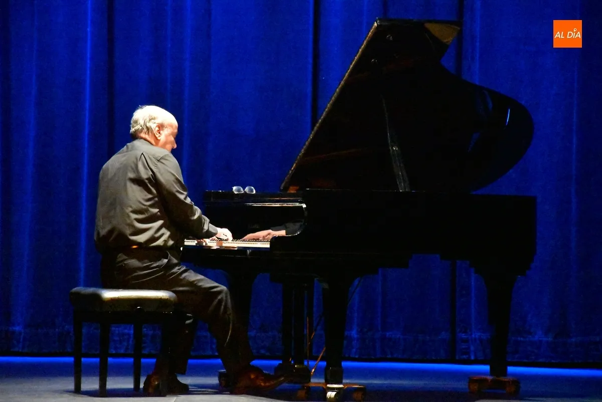 Foto 7 - Francisco Mart&iacute;nez Ramos toca obras de Chopin para celebrar los 125 a&ntilde;os del Teatro