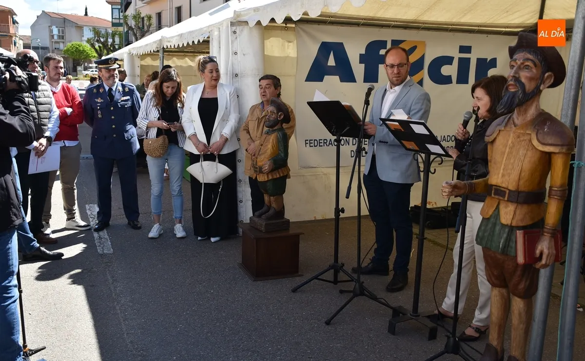 Foto 8 - La musical lectura del Quijote sirve de eje a la animada ma&ntilde;ana sabatina de la Feria del Libro