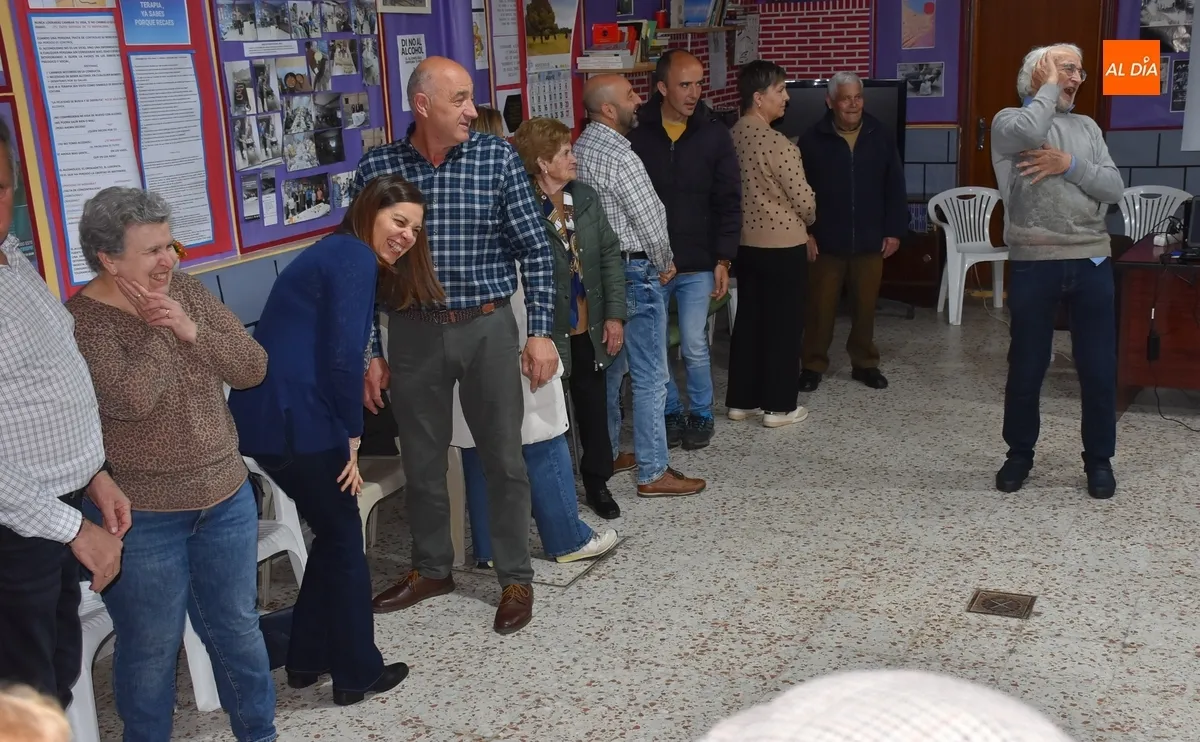 Foto 4 - M&aacute;s de una treintena de personas disfrutan del taller de risoterapia promovido por AFAD