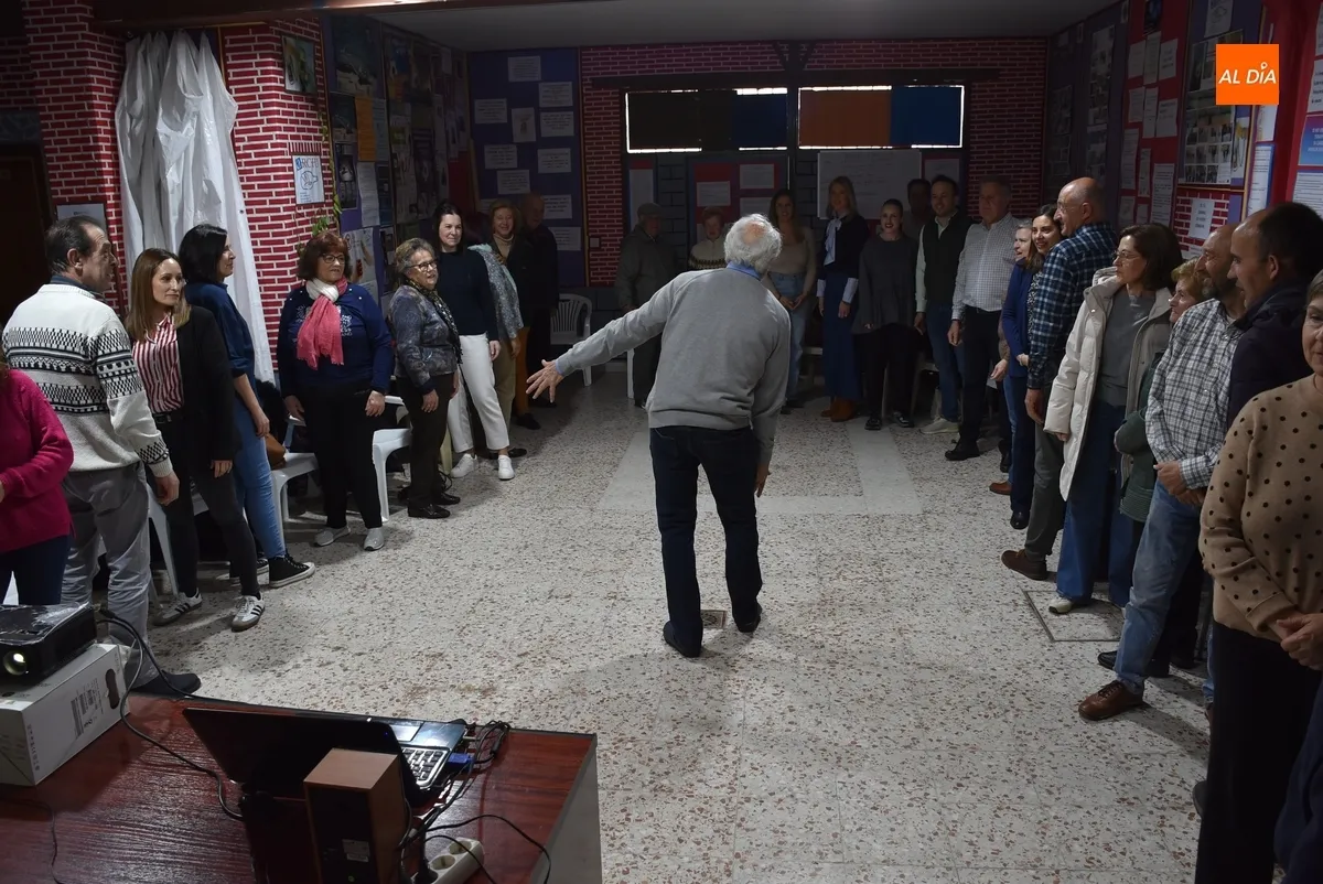 Foto 5 - M&aacute;s de una treintena de personas disfrutan del taller de risoterapia promovido por AFAD