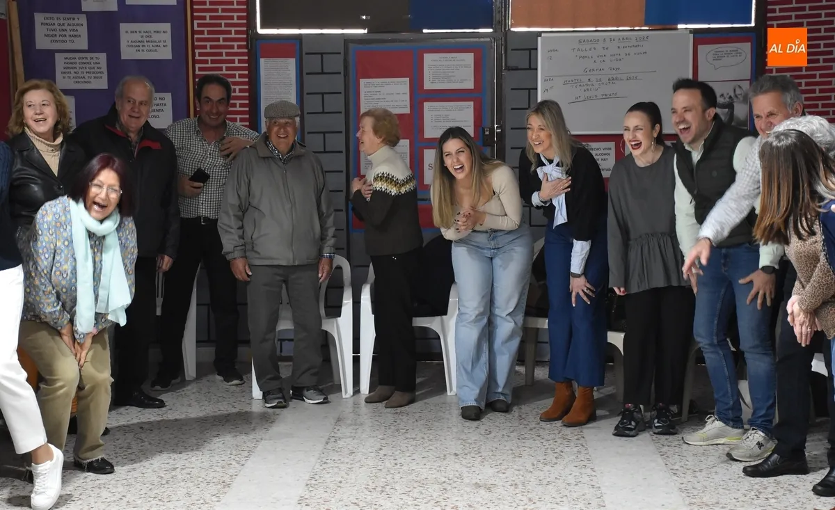 Foto 7 - M&aacute;s de una treintena de personas disfrutan del taller de risoterapia promovido por AFAD