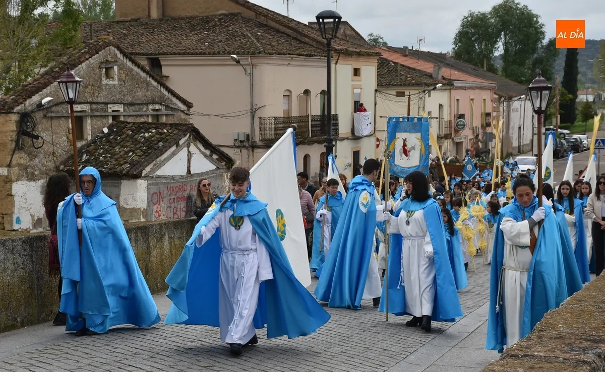 Foto 8 - Ciudad Rodrigo disfruta de su primera procesi&oacute;n en una despejada ma&ntilde;ana con gran gent&iacute;o