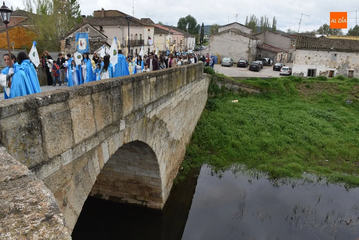 Foto 9 - Ciudad Rodrigo disfruta de su primera procesi&oacute;n en una despejada ma&ntilde;ana con gran gent&iacute;o