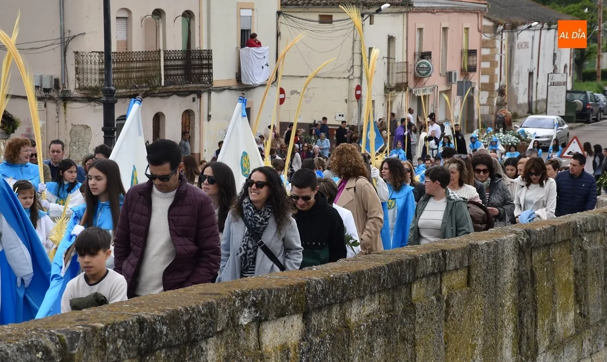 Foto 10 - Ciudad Rodrigo disfruta de su primera procesi&oacute;n en una despejada ma&ntilde;ana con gran gent&iacute;o