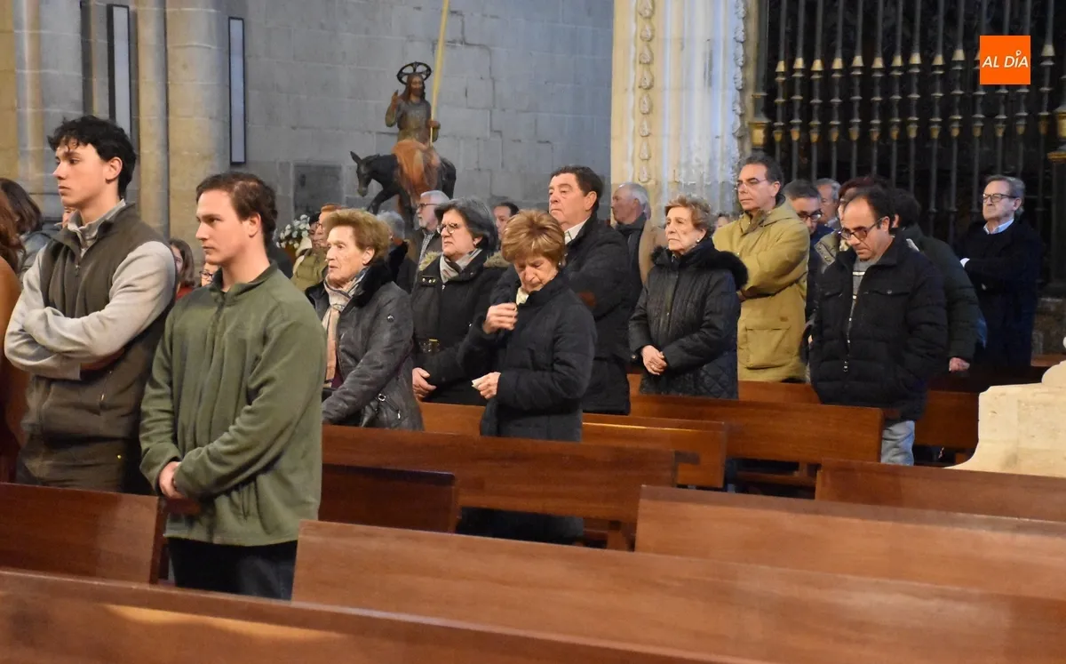 Foto 8 - El Obispo preside los Oficios del Viernes Santo en la Catedral de Ciudad Rodrigo