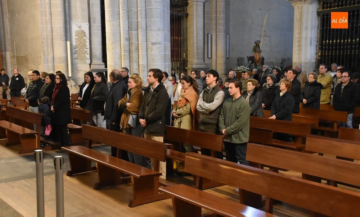 Foto 9 - El Obispo preside los Oficios del Viernes Santo en la Catedral de Ciudad Rodrigo