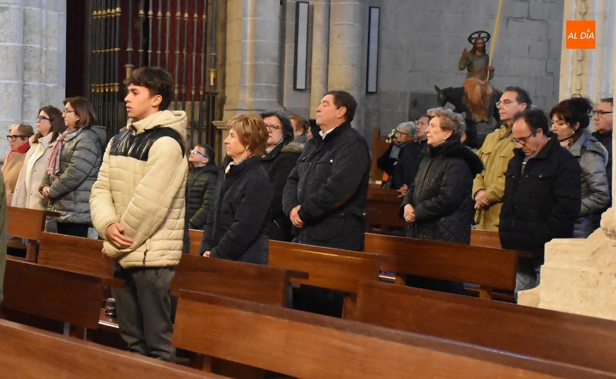 Foto 11 - El Obispo preside los Oficios del Viernes Santo en la Catedral de Ciudad Rodrigo