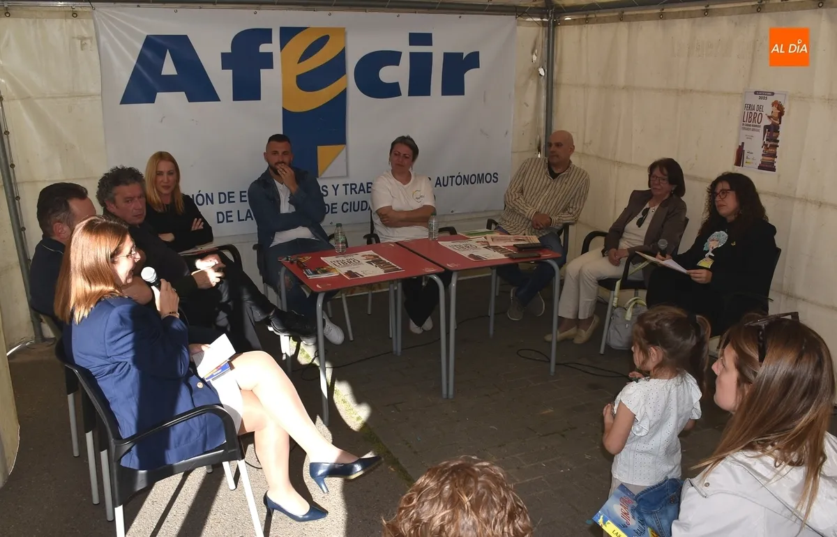 Foto 3 - La Feria del Libro llega a su final tras otra entretenida jornada de actividades